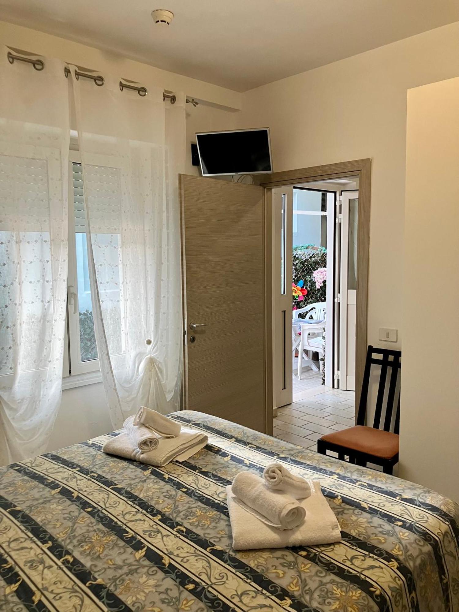 Hotel Ginevra E Residence Cattolica Exterior foto